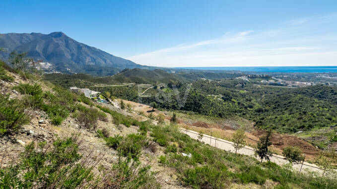 Premier terrain Sud avec vue sur la mer et la montagne dans Real de la Quinta