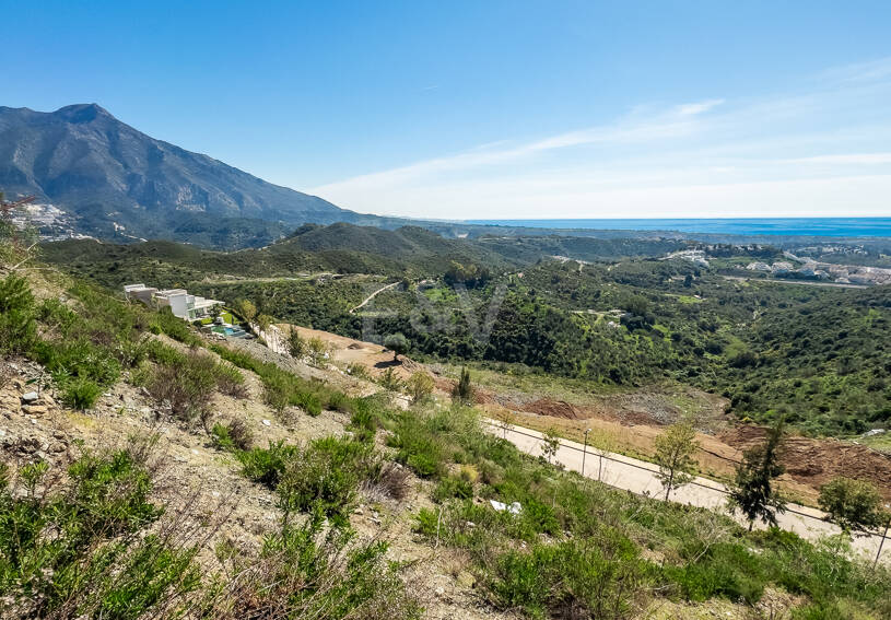 Prime South-Facing Plot with Sea & Mountain Views in Real de la Quinta