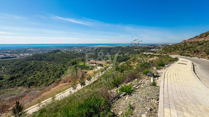 Premier terrain Sud avec vue sur la mer et la montagne dans Real de la Quinta