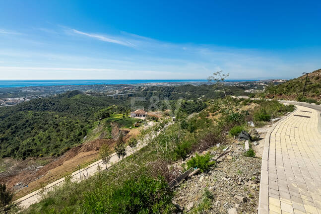 Prime South-Facing Plot with Sea & Mountain Views in Real de la Quinta