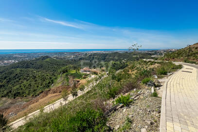 Prime South-Facing Plot with Sea & Mountain Views in Real de la Quinta