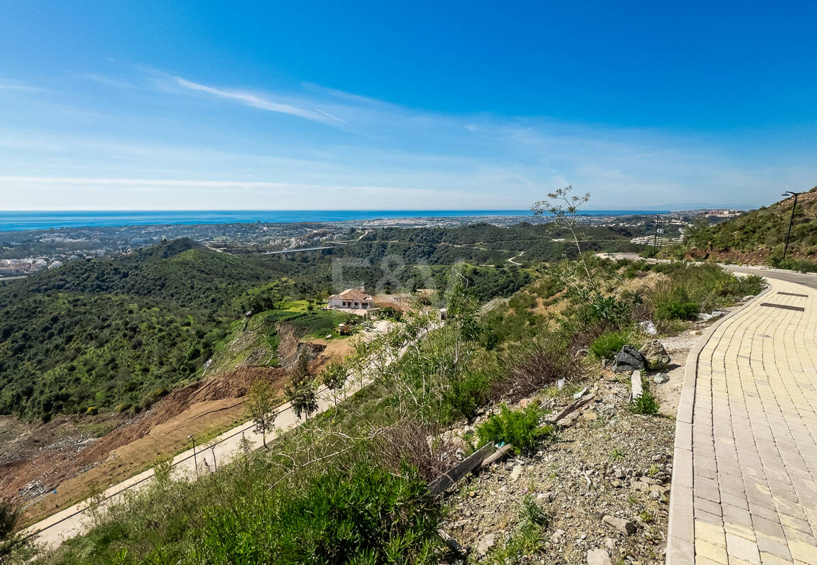 Prime South-Facing Plot with Sea & Mountain Views in Real de la Quinta