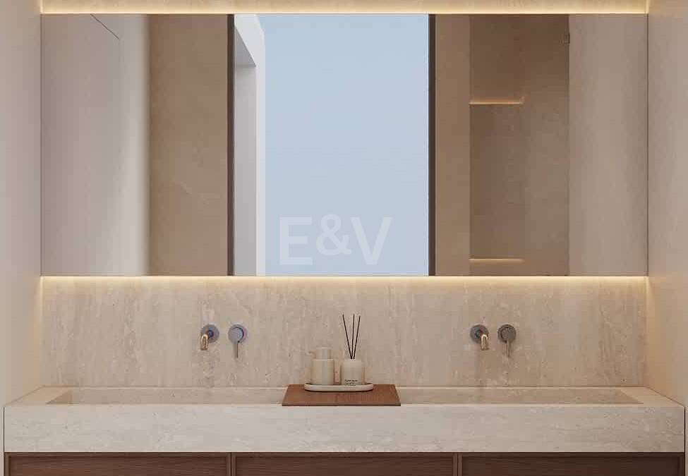 Modernes Stadthaus mit Privatem Jacuzzi und Solarium Nahe Strand und Einkaufsmöglichkeiten