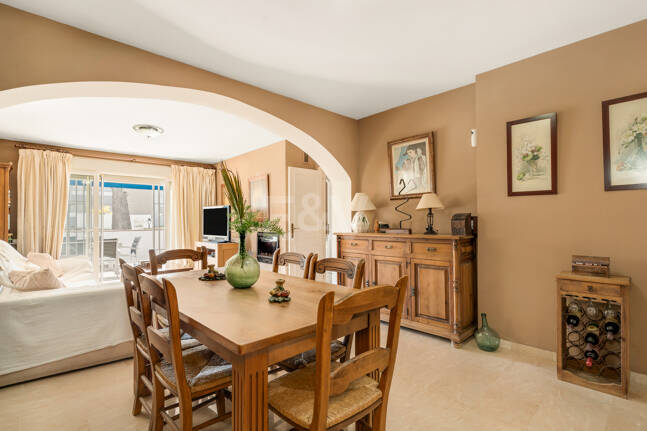 Apartament na parterze na sprzedaż w Nueva Andalucia, Marbella (Wszystkie obszary)