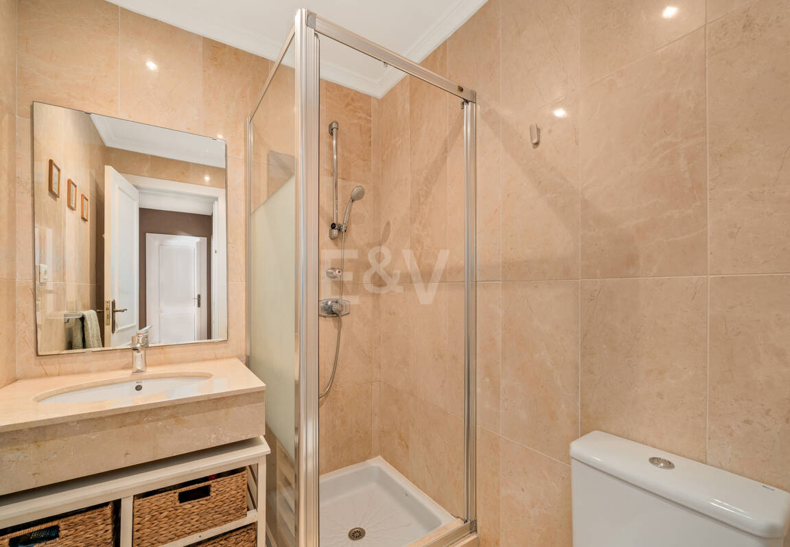 Apartament na parterze na sprzedaż w Nueva Andalucia, Marbella (Wszystkie obszary)