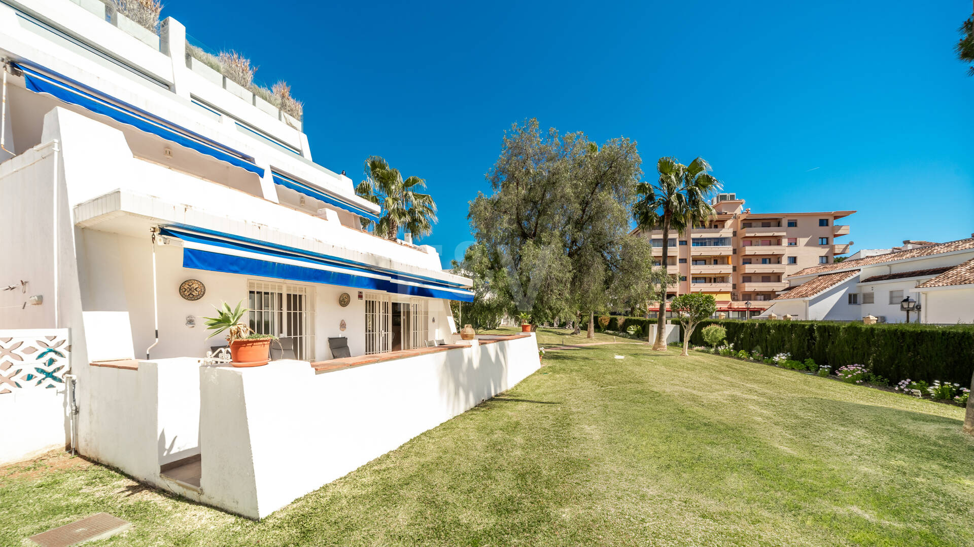 Apartament na parterze na sprzedaż w Nueva Andalucia, Marbella (Wszystkie obszary)