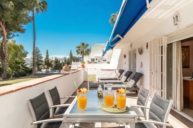 Apartament na parterze na sprzedaż w Nueva Andalucia, Marbella (Wszystkie obszary)