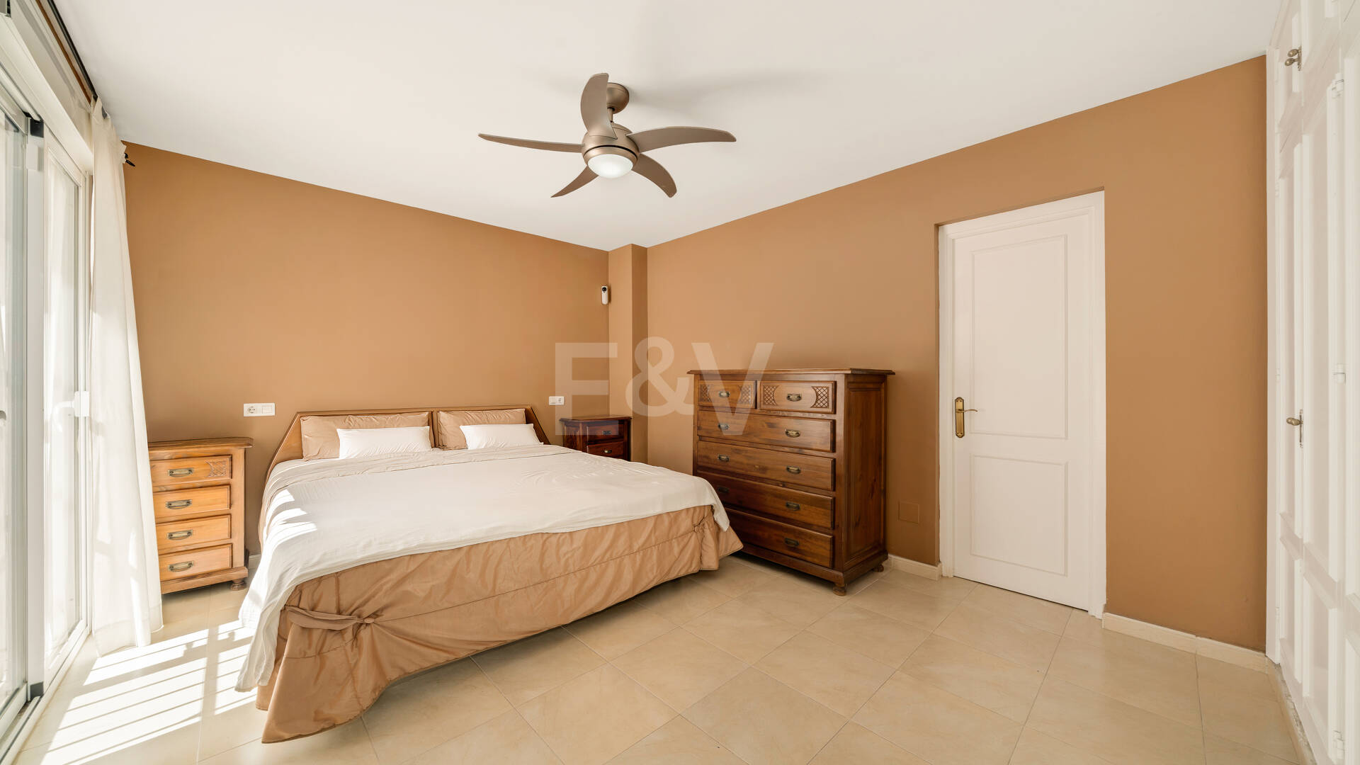 Apartament na parterze na sprzedaż w Nueva Andalucia, Marbella (Wszystkie obszary)