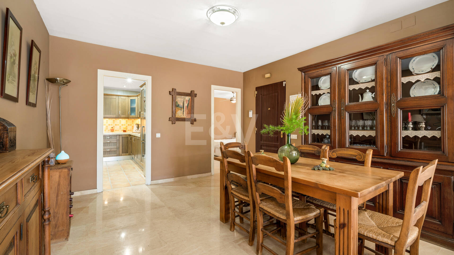 Apartament na parterze na sprzedaż w Nueva Andalucia, Marbella (Wszystkie obszary)