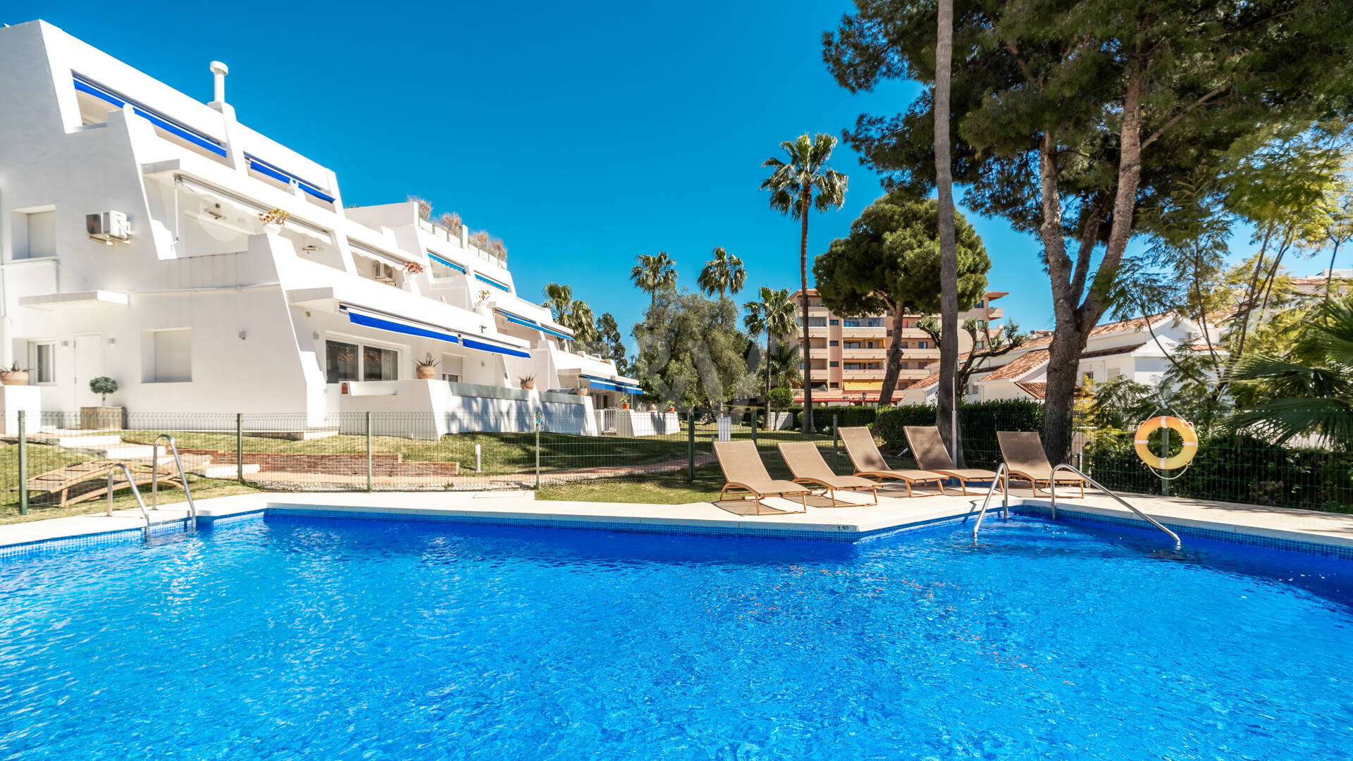 Apartament na parterze na sprzedaż w Nueva Andalucia, Marbella (Wszystkie obszary)