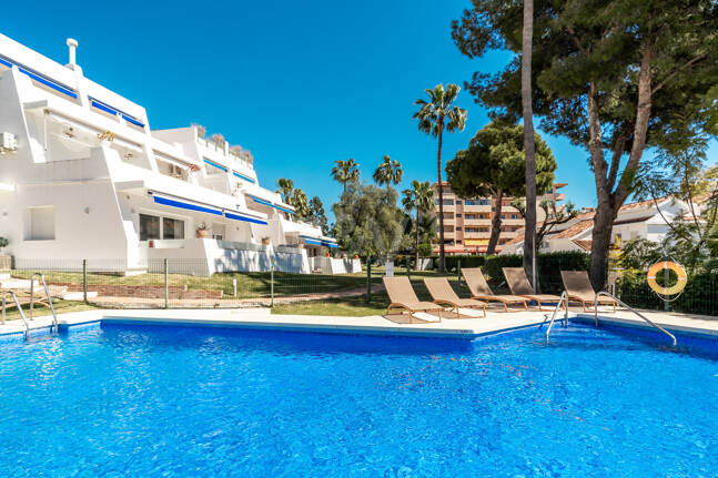 Apartament na parterze na sprzedaż w Nueva Andalucia, Marbella (Wszystkie obszary)