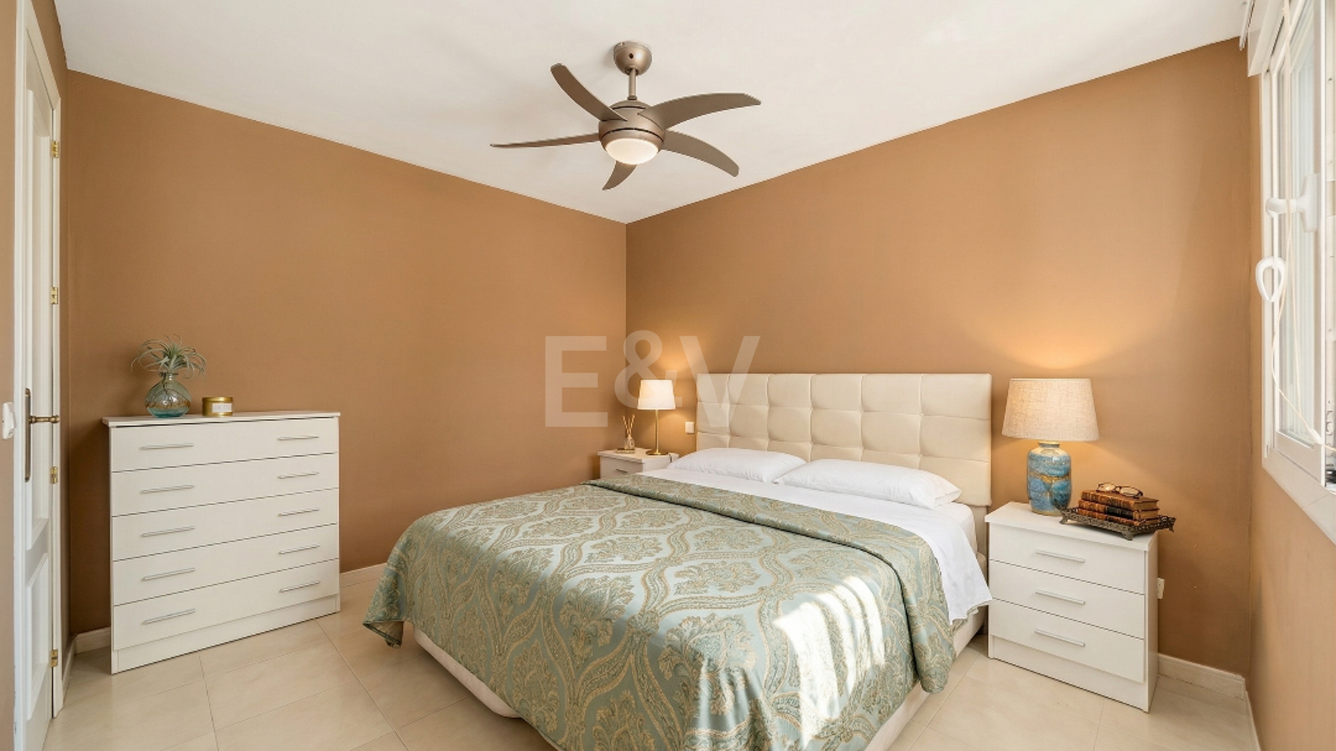 Apartament na parterze na sprzedaż w Nueva Andalucia, Marbella (Wszystkie obszary)