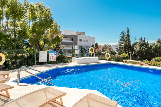 Apartament na parterze na sprzedaż w Nueva Andalucia, Marbella (Wszystkie obszary)