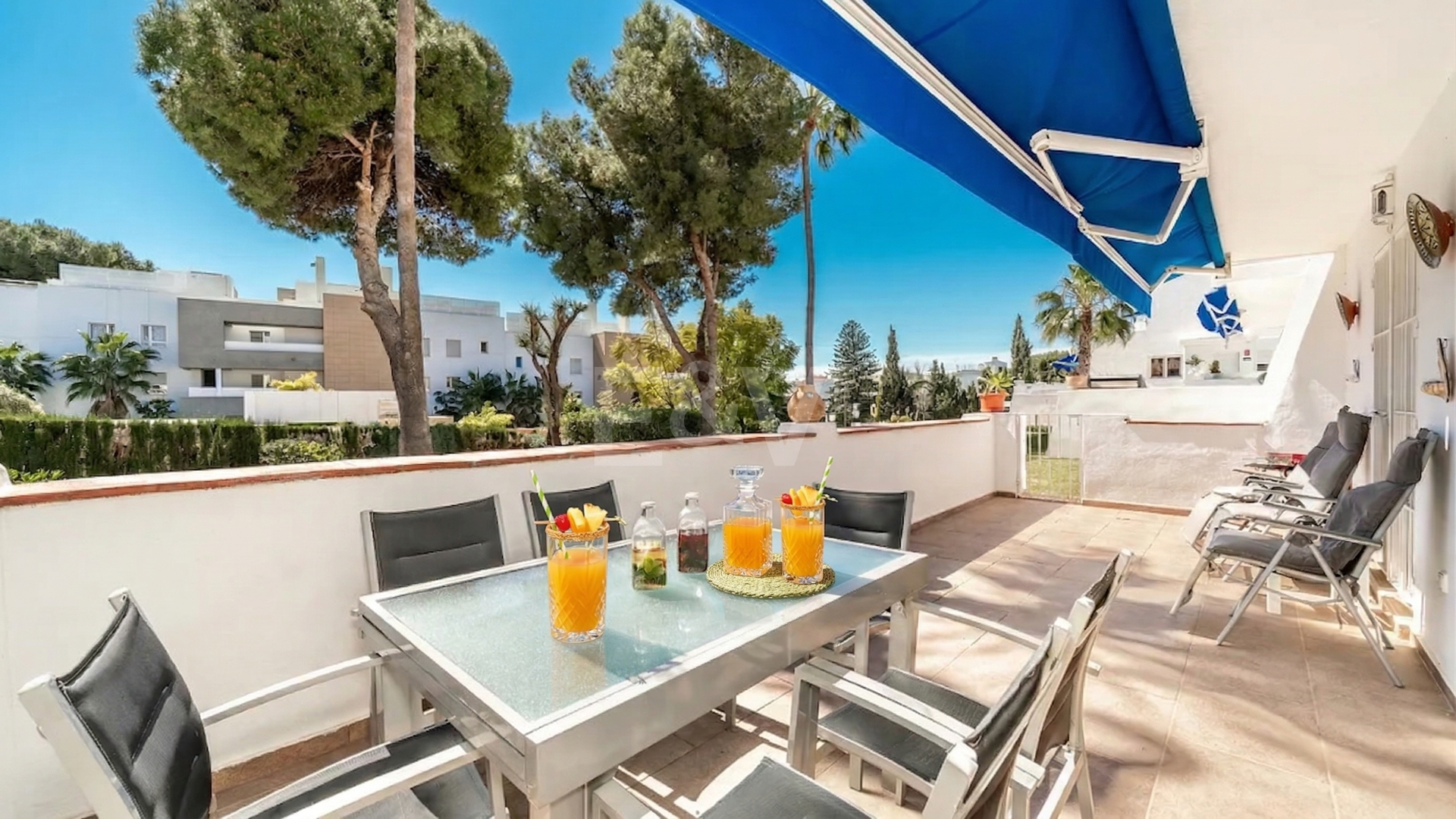 Apartament na parterze na sprzedaż w Nueva Andalucia, Marbella (Wszystkie obszary)