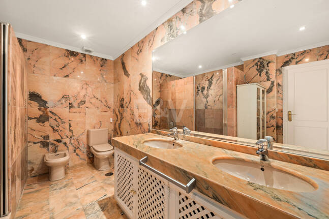 Apartament na parterze na sprzedaż w Nueva Andalucia, Marbella (Wszystkie obszary)