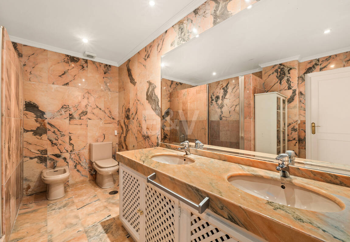 Apartament na parterze na sprzedaż w Nueva Andalucia, Marbella (Wszystkie obszary)