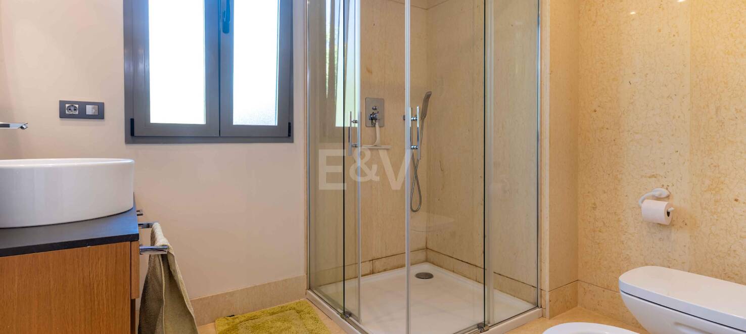 Markplanslägenhet till salu i Benahavis