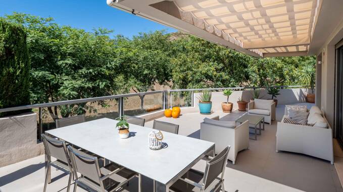 Apartamento Moderno en Planta Baja en un Complejo Residencial de Lujo