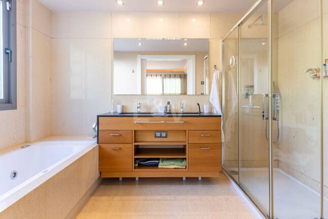 Appartement moderne rez de chaussée dans un complexe résidentiel de luxe