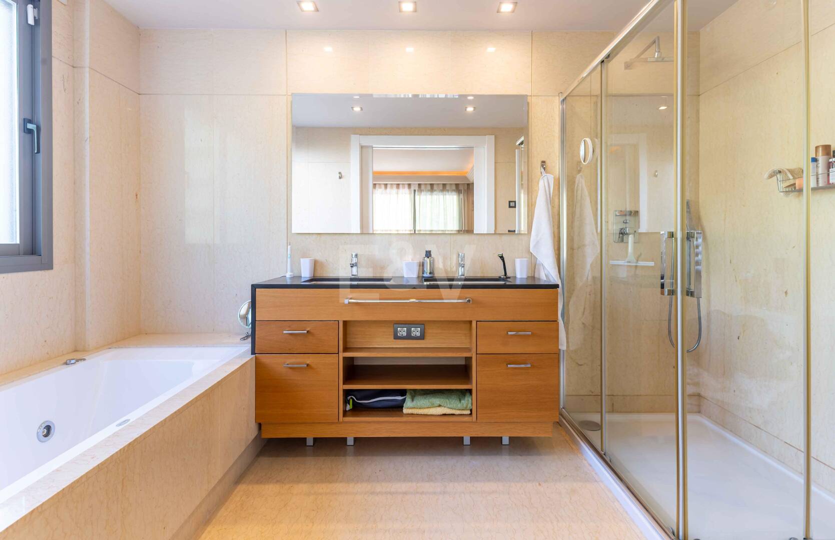 Appartement moderne rez de chaussée dans un complexe résidentiel de luxe