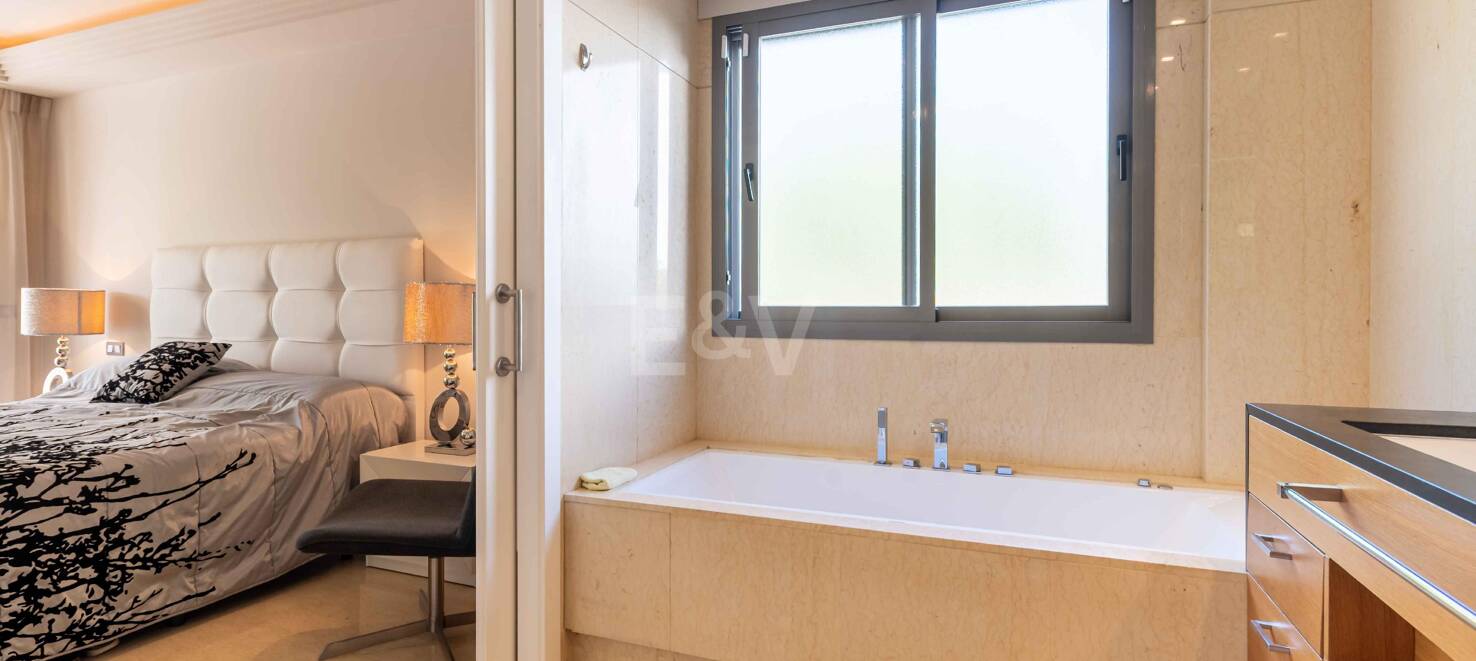 Markplanslägenhet till salu i Benahavis