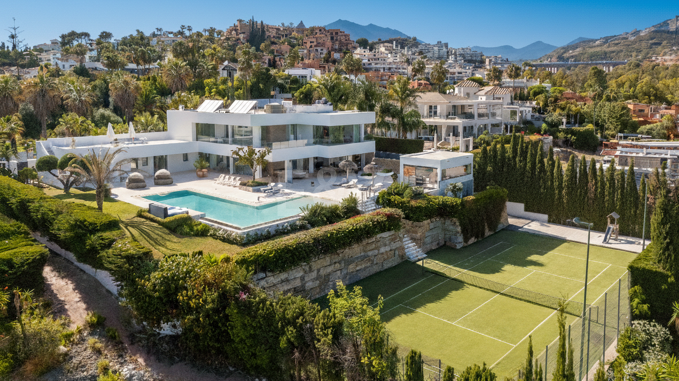 Exceptional Villa in Prestigious La Cerquilla with Sea Views and Private Tennis Court