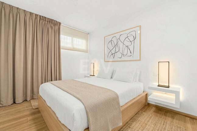 Exceptionell modern villa i gated, ultraprestigefyllda La Cerquillawith Sea Views och Private Tennis Court