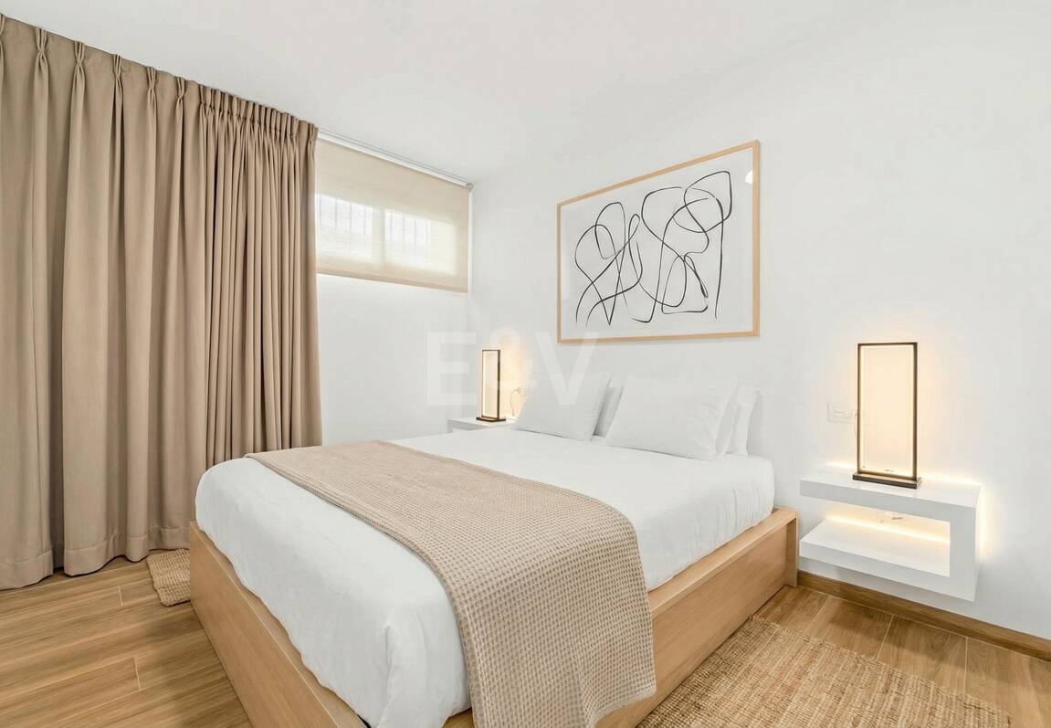 Exceptionell modern villa i gated, ultraprestigefyllda La Cerquillawith Sea Views och Private Tennis Court