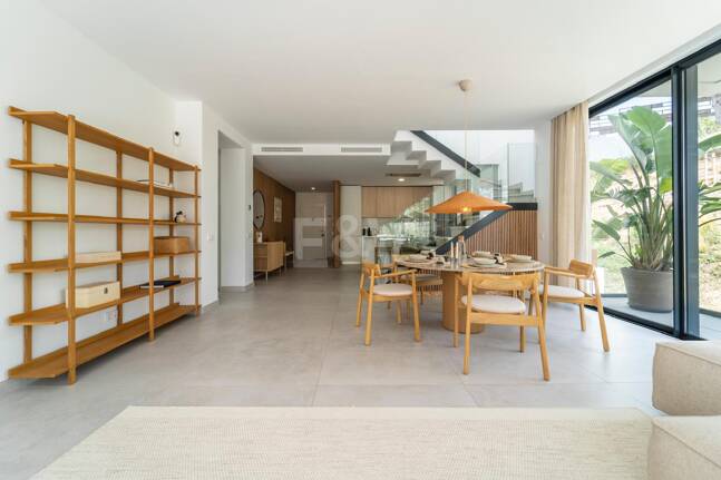 Penthouse with Roof Terrace, Private Pool and Stunning View