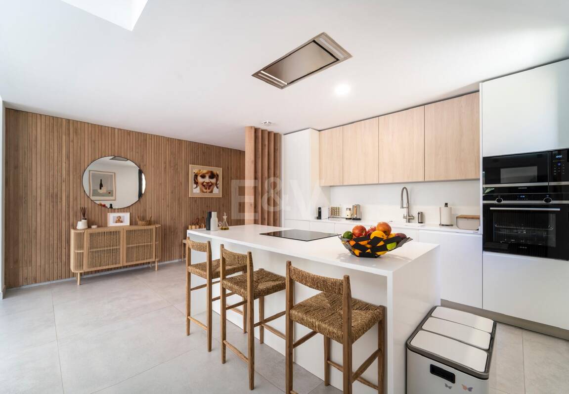 Penthouse with Roof Terrace, Private Pool and Stunning View