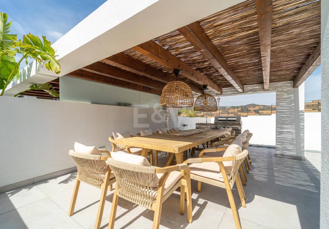 Ático con terraza, piscina privada e impresionantes vistas