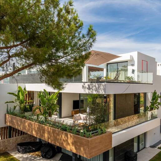 Penthouse with Roof Terrace, Private Pool and Stunning View