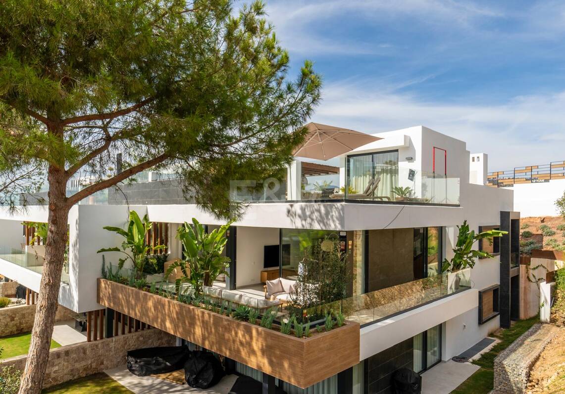 Ático con terraza, piscina privada e impresionantes vistas
