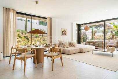 Penthouse avec terrasse, piscine privée et vue magnifique