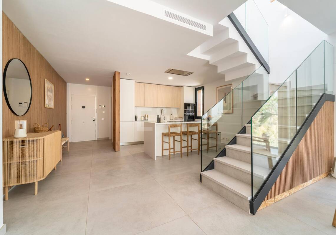 Ático con terraza, piscina privada e impresionantes vistas