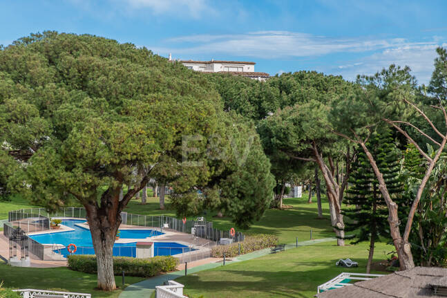 Moderner Stil an erstklassiger Adresse am Meer