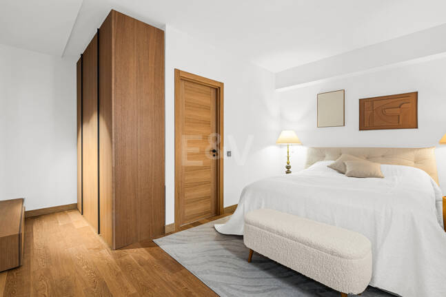 Moderner Stil an erstklassiger Adresse am Meer