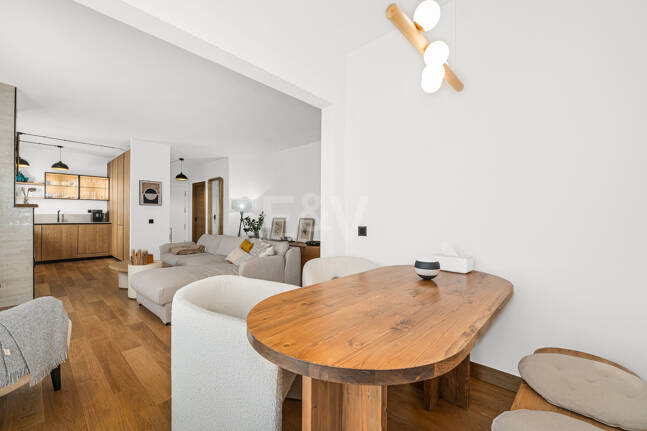 Moderner Stil an erstklassiger Adresse am Meer