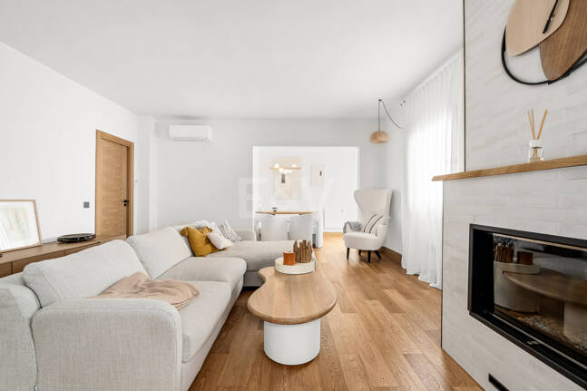 Moderner Stil an erstklassiger Adresse am Meer