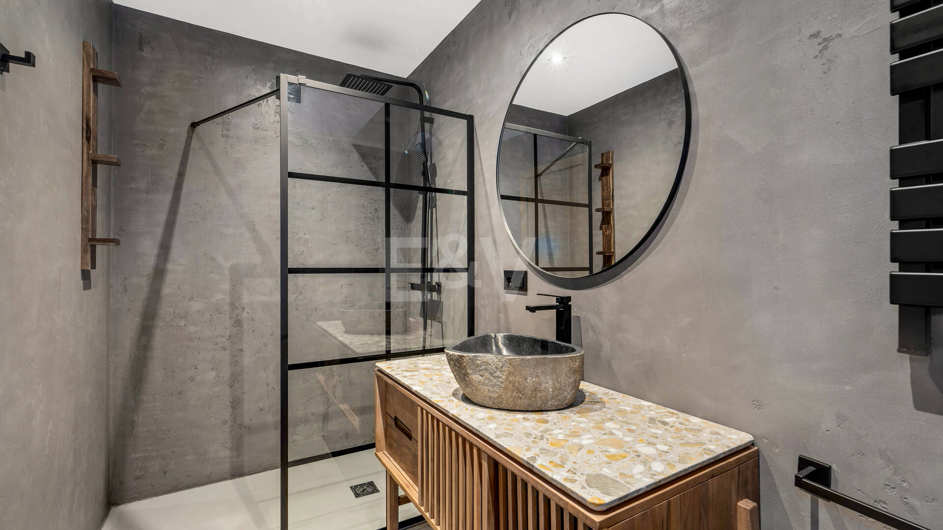 Apartamento de estilo moderno en urbanización frente a la playa en Puerto Banús