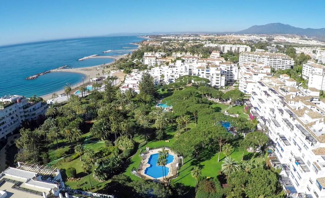 Modern Style in a Prime Seaside Address