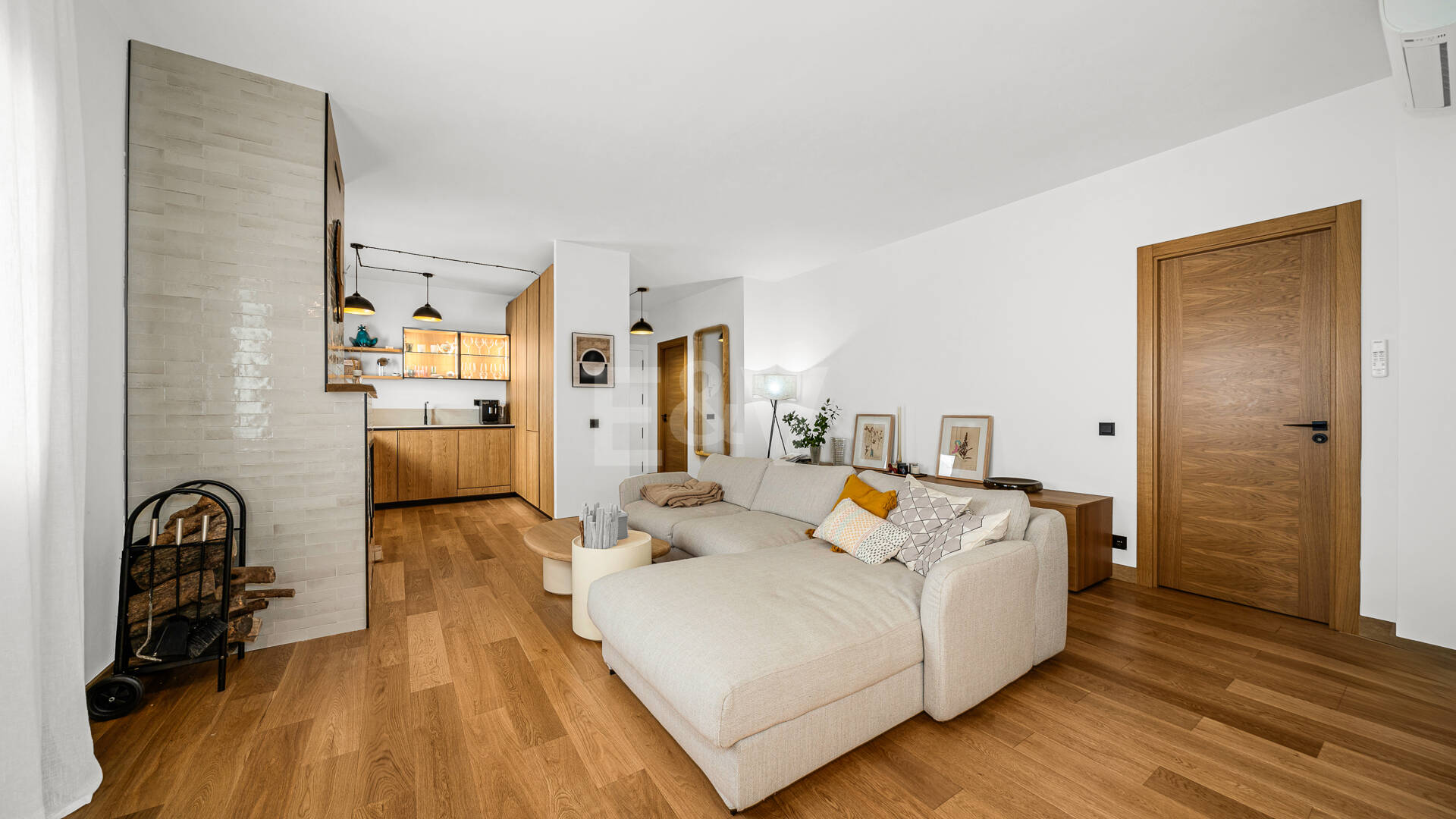 Moderner Stil an erstklassiger Adresse am Meer