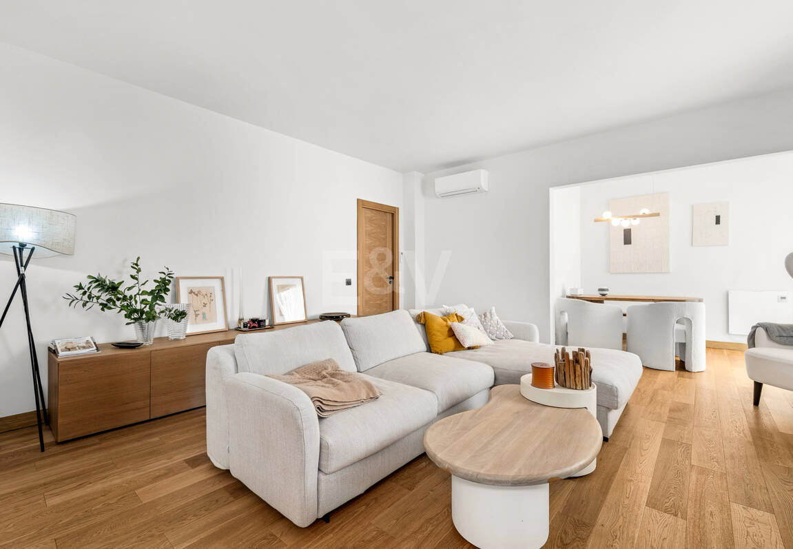 Moderner Stil an erstklassiger Adresse am Meer