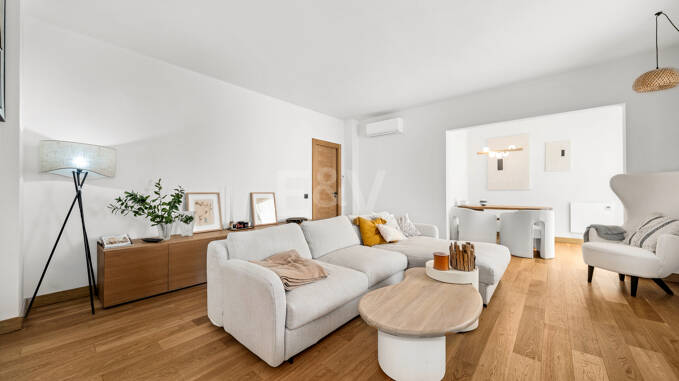 Apartamento de estilo moderno en urbanización frente a la playa en Puerto Banús