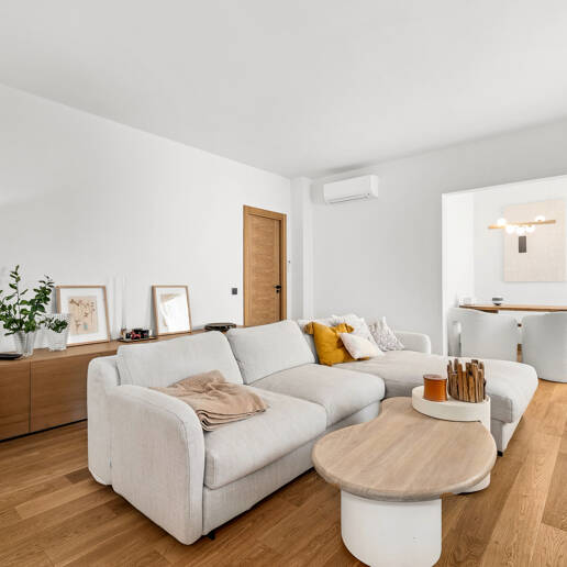 Moderner Stil an erstklassiger Adresse am Meer