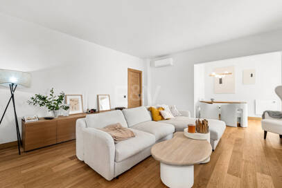 Moderner Stil an erstklassiger Adresse am Meer