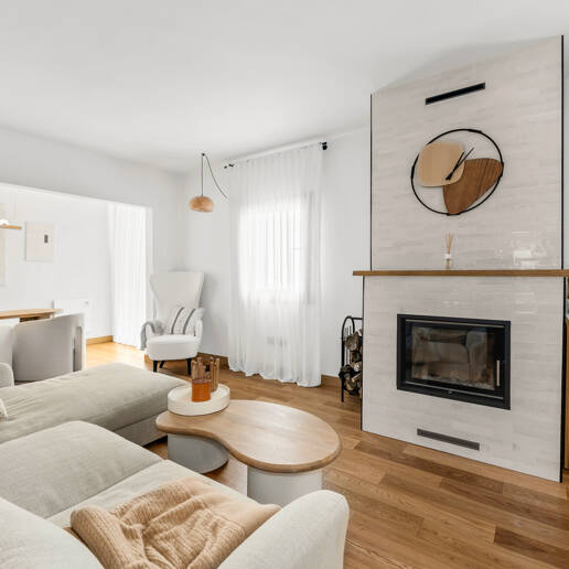 Modern Style in a Prime Seaside Address