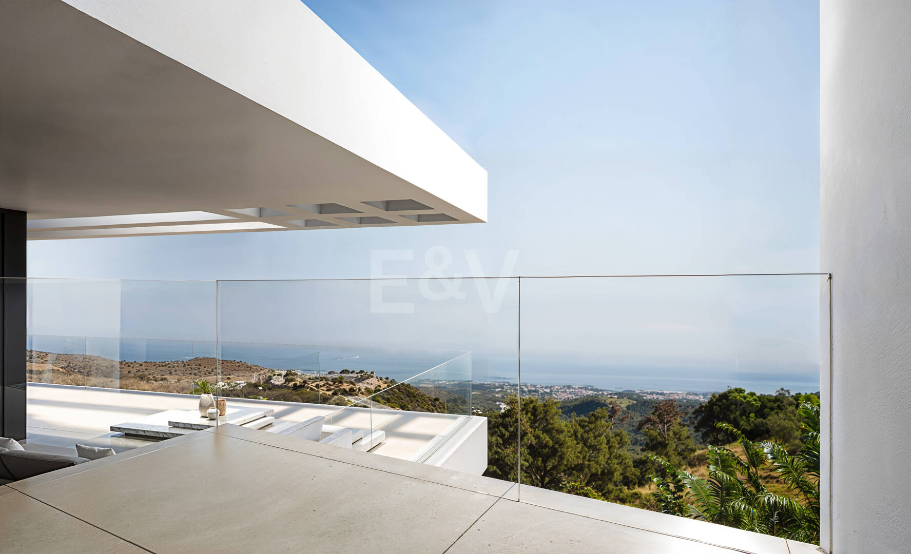 Villa contemporánea de lujo rodeada de paisajes naturales protegidos