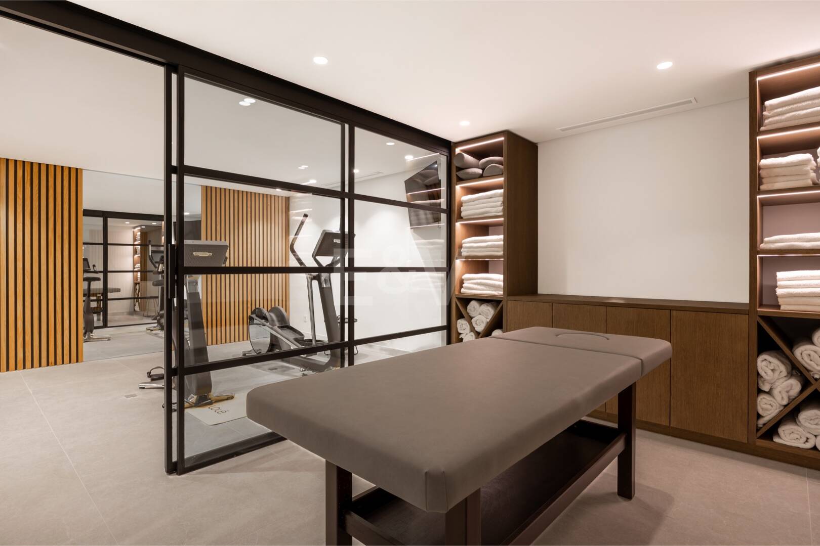 Impresionante villa andaluza con espectaculares vistas al mar en exclusiva comunidad cerrada