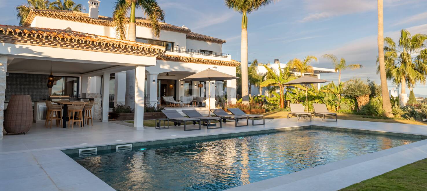 Atemberaubende andalusische Villa mit spektakulärem Meerblick in exklusiver Wohnanlage